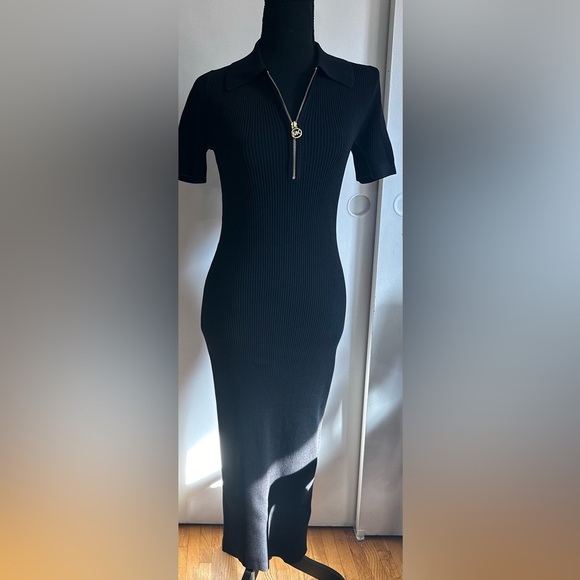 A dress - Picture 4 of 4